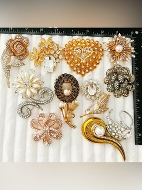 Vintage Style Floral Brooch Lot 15Pcs Rhinestone Crystal Flower Leaf Statement